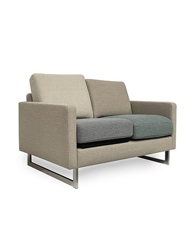 Mustersofa Milano in kompakter Ausführung.