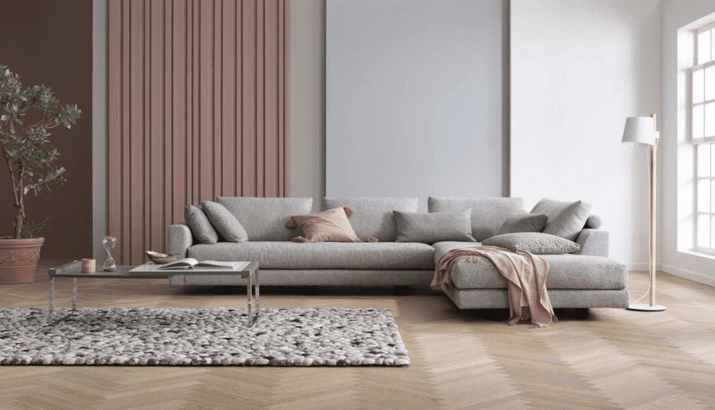 Sofa „Vesna“ mit modernem Design und bequemer Polsterung.