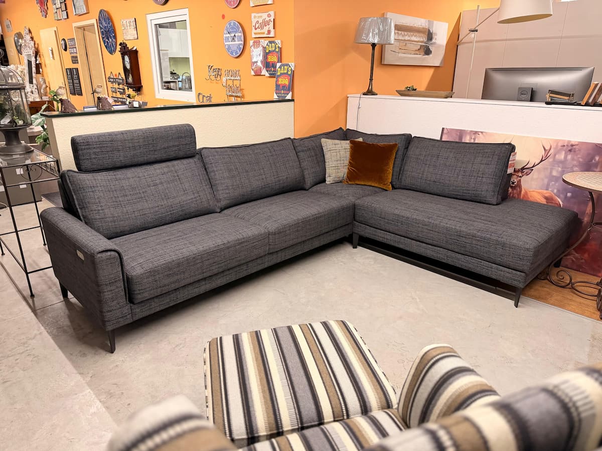 Puhlmann Mod. Bern Ecksofa mit motorischem Sitzvorzug, Made in Germany