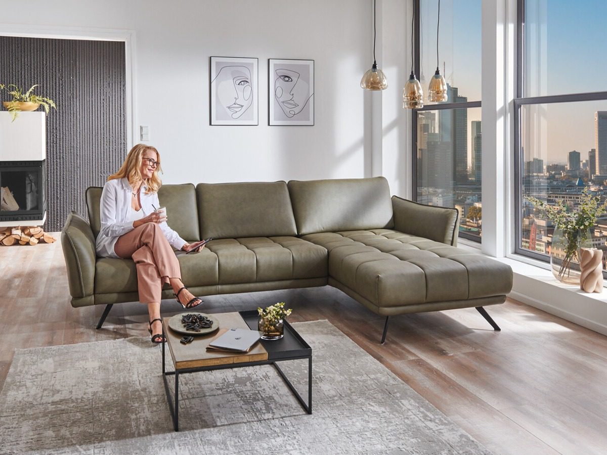 Detailansicht einer Sofagarnitur, zeigt Textur und Design.