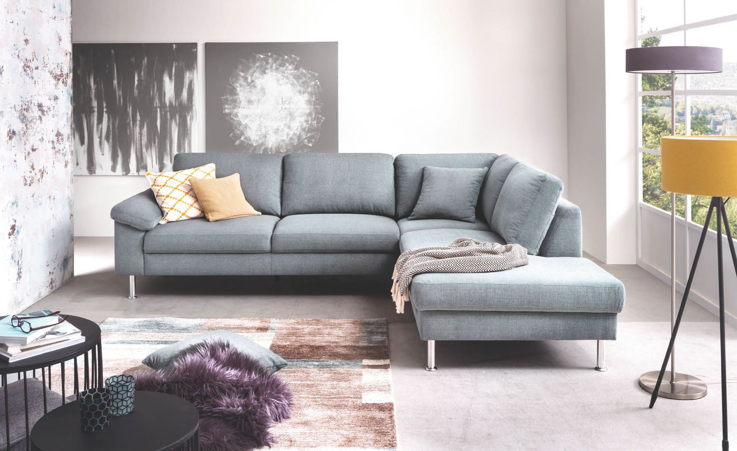 Sofa „Topline 2,5AL“ im trendigen Design mit komfortabler Polsterung und modernem Look in Hellblau.
